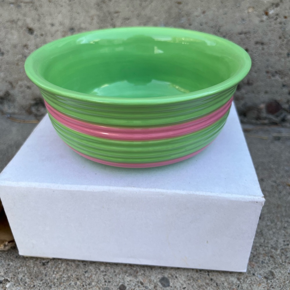 Cat or dog food dish. Pink/lime in color 6” cat dish or dog dish